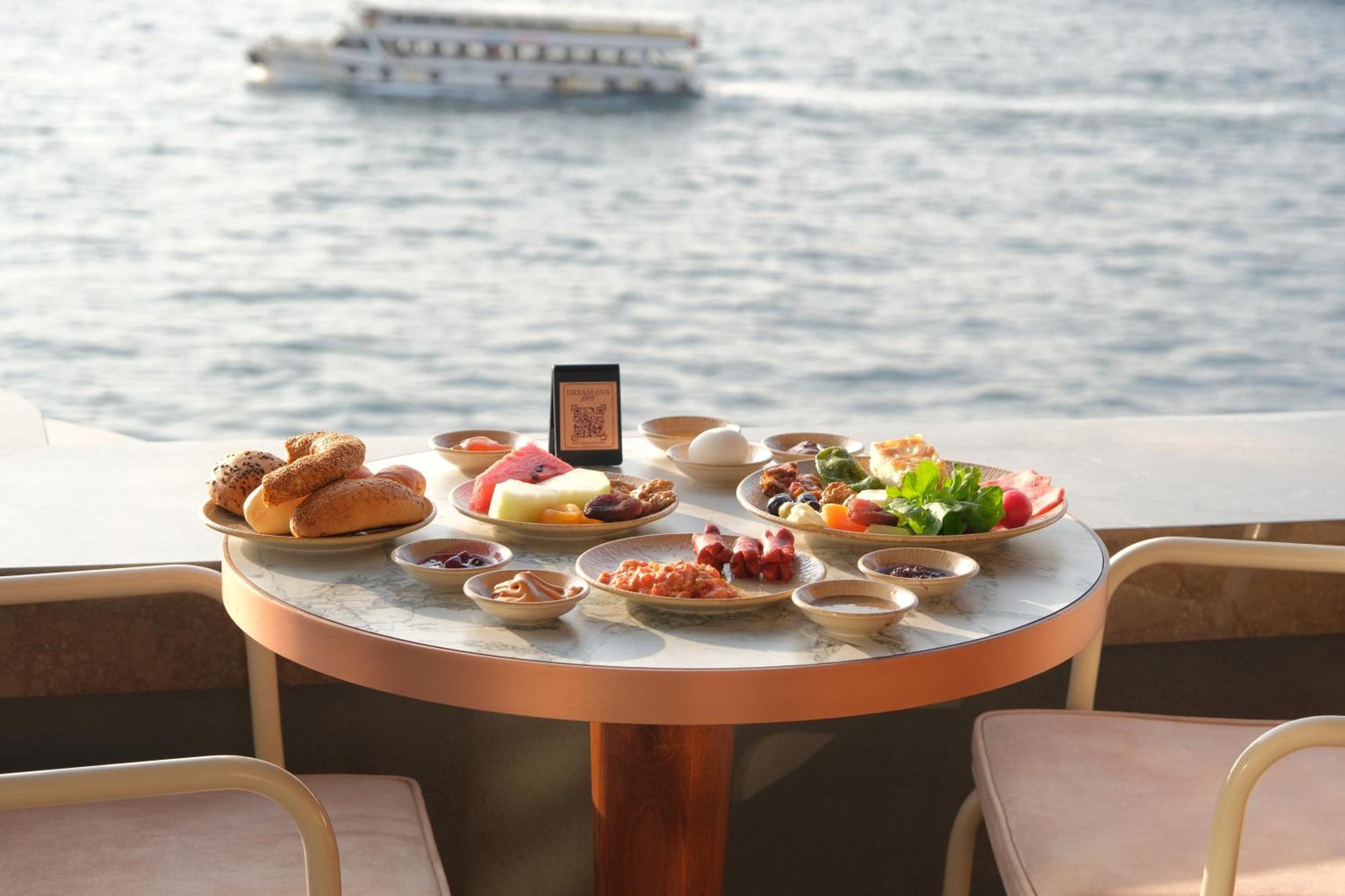 Dream Inn Karakoey Bosphorus Istanbul Exteriör bild